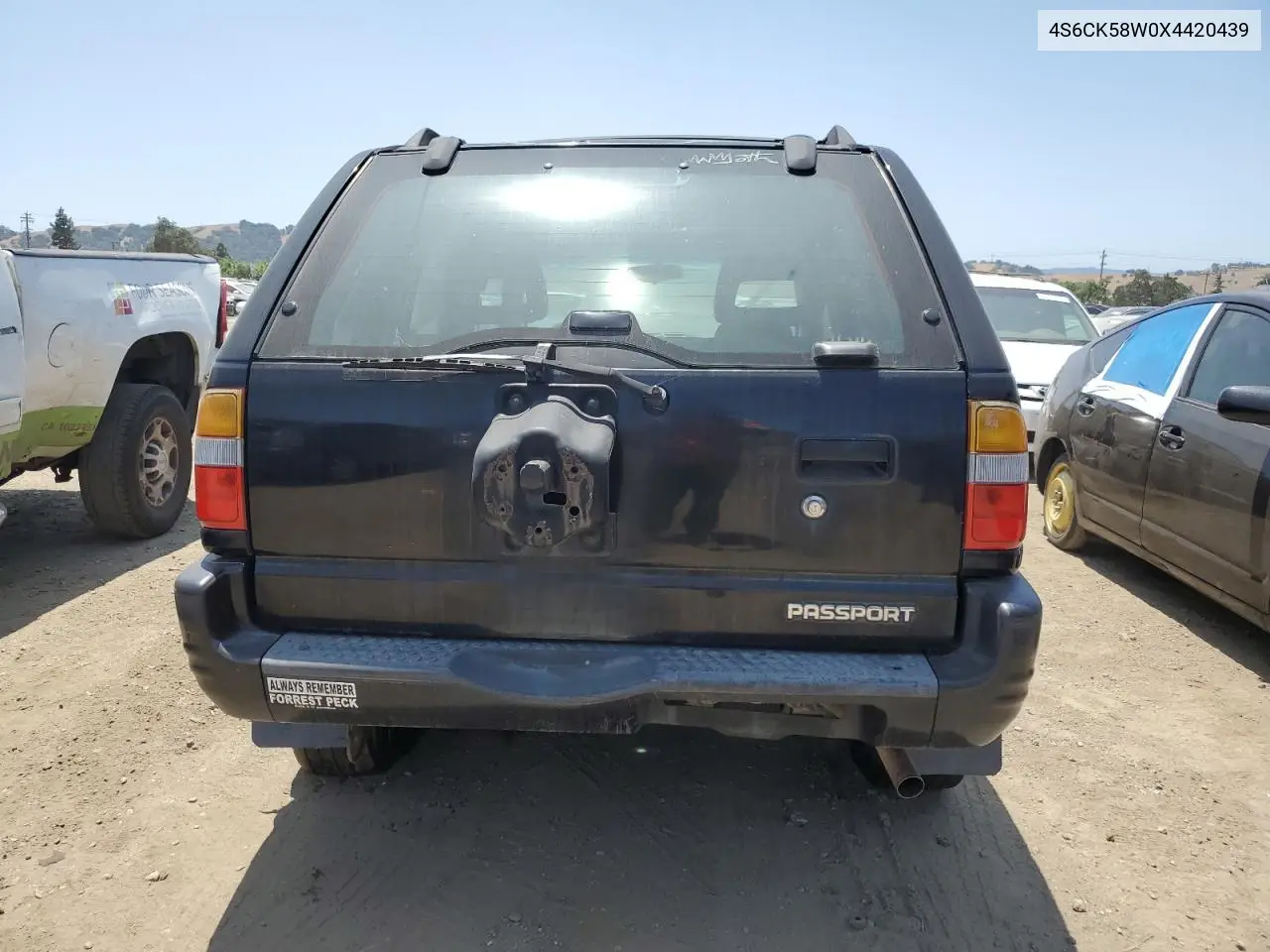 1999 Honda Passport Ex VIN: 4S6CK58W0X4420439 Lot: 61283685