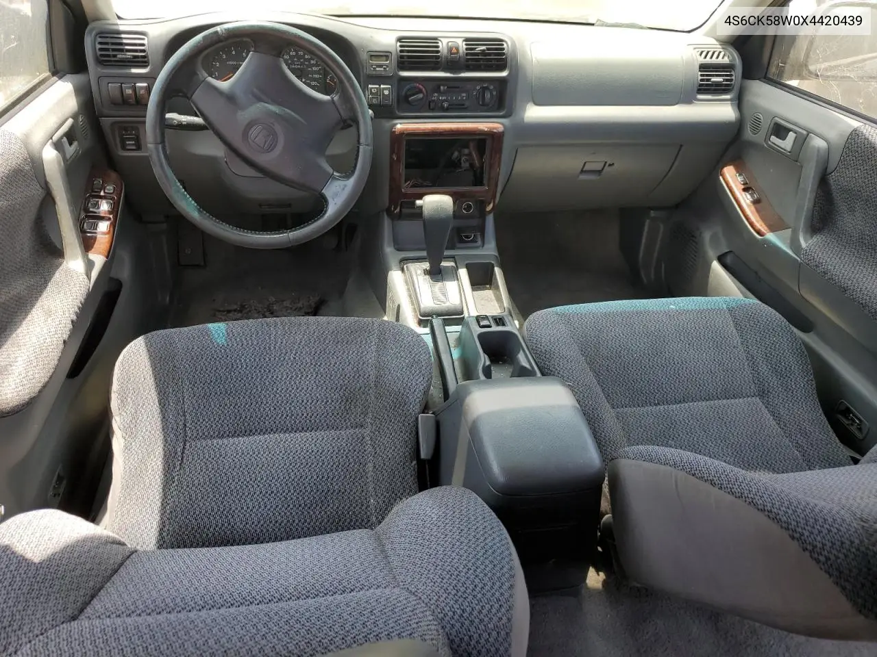 1999 Honda Passport Ex VIN: 4S6CK58W0X4420439 Lot: 61283685