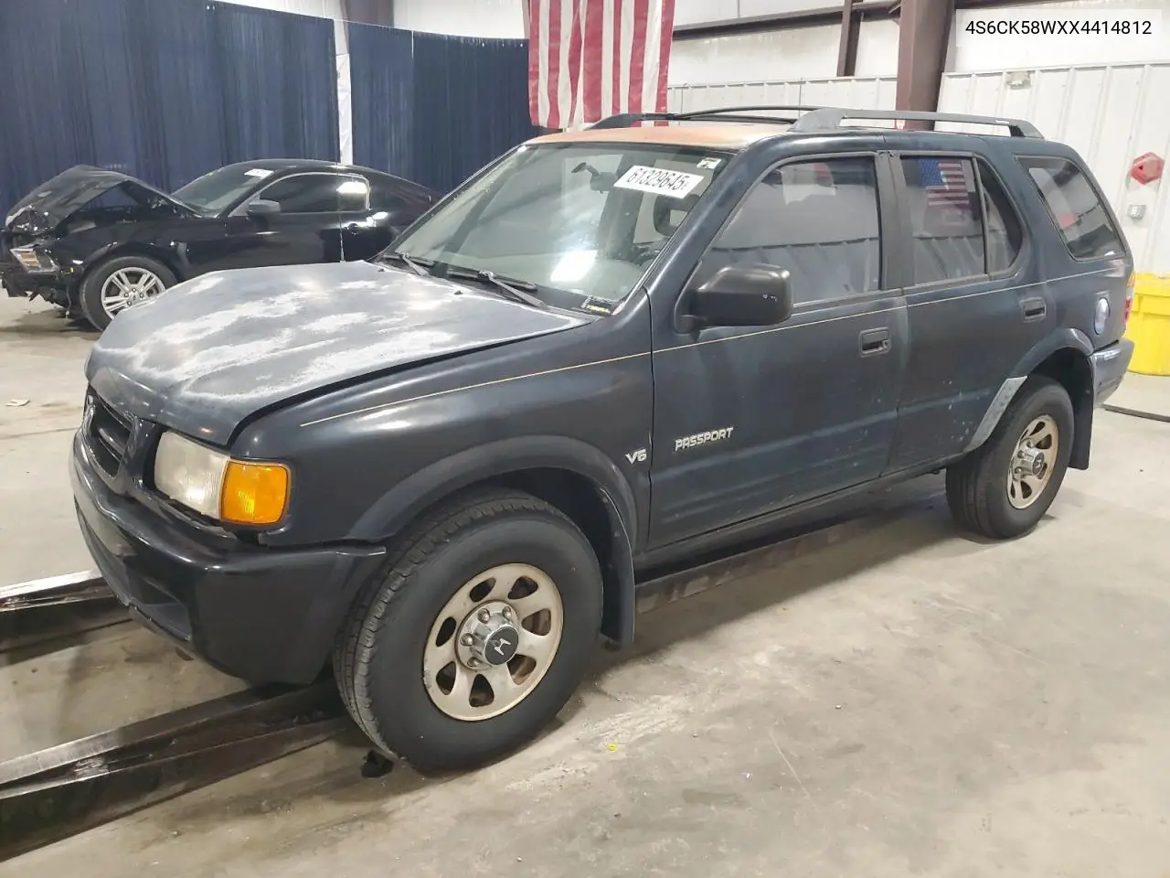1999 Honda Passport Ex VIN: 4S6CK58WXX4414812 Lot: 61329645