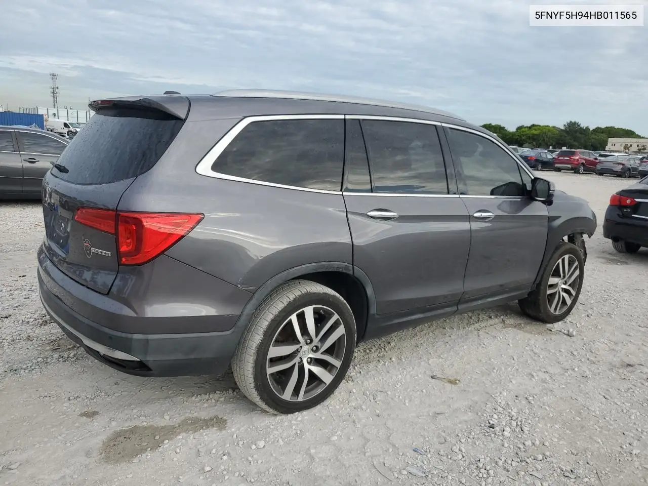 5FNYF5H94HB011565 2017 Honda Pilot Touring