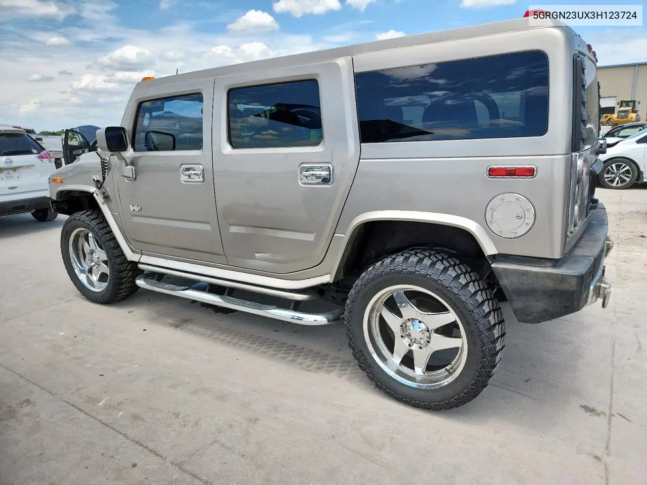 2003 Hummer H2 VIN: 5GRGN23UX3H123724 Lot: 63263375