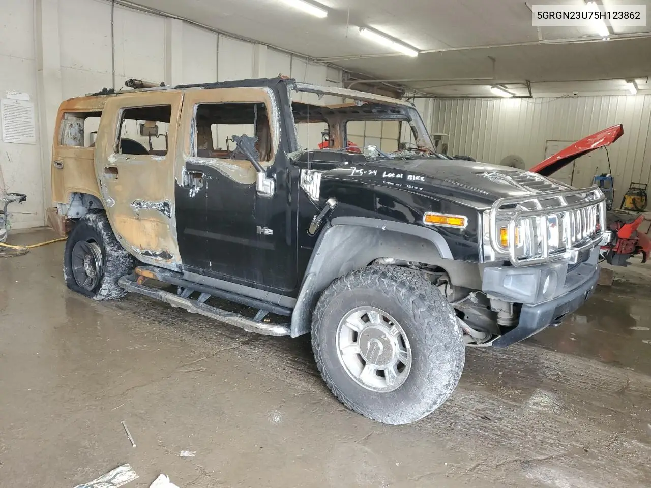 2005 Hummer H2 VIN: 5GRGN23U75H123862 Lot: 55415255