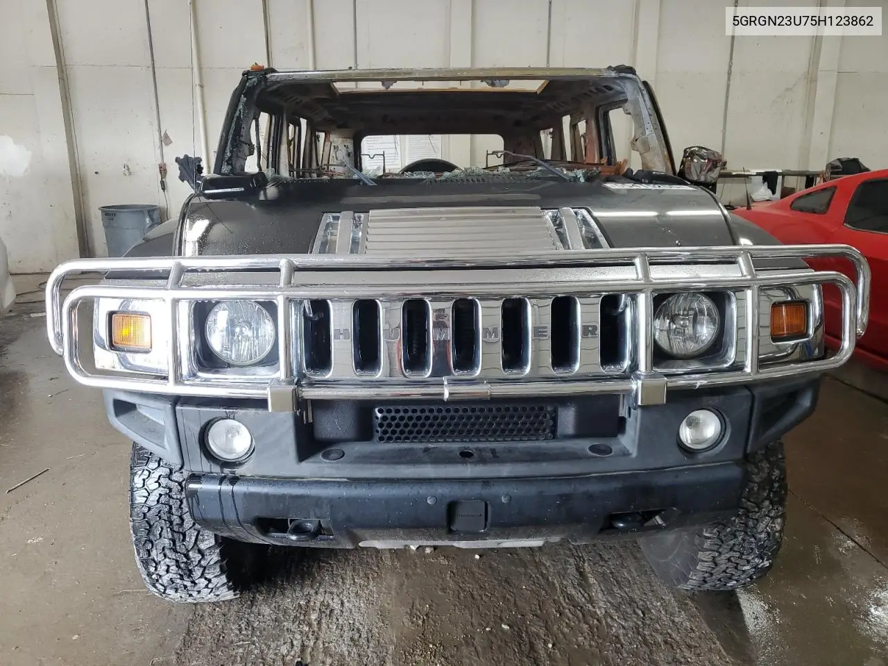 2005 Hummer H2 VIN: 5GRGN23U75H123862 Lot: 55415255