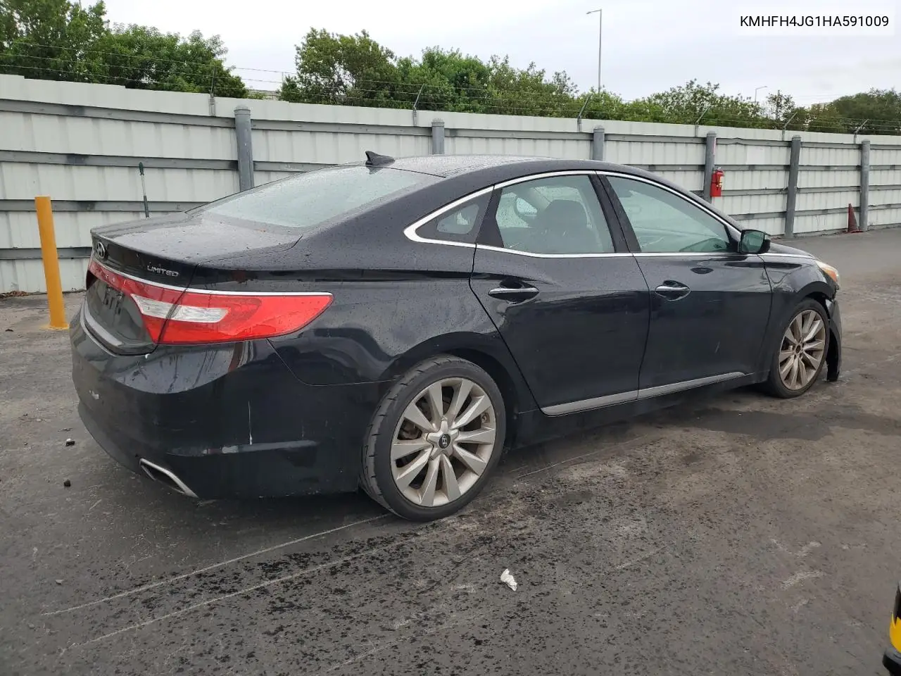 2017 Hyundai Azera Limited VIN: KMHFH4JG1HA591009 Lot: 63236595