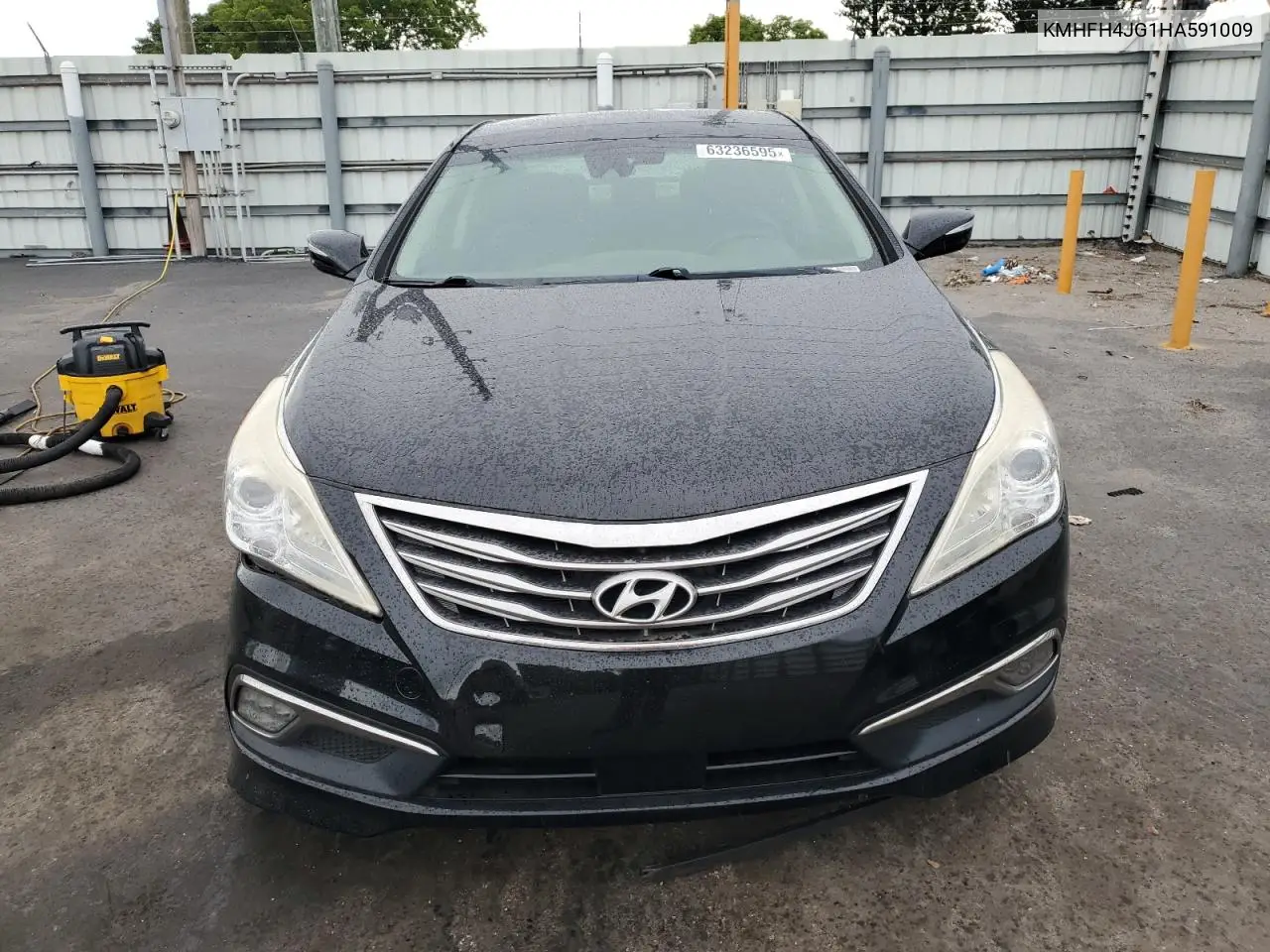 2017 Hyundai Azera Limited VIN: KMHFH4JG1HA591009 Lot: 63236595