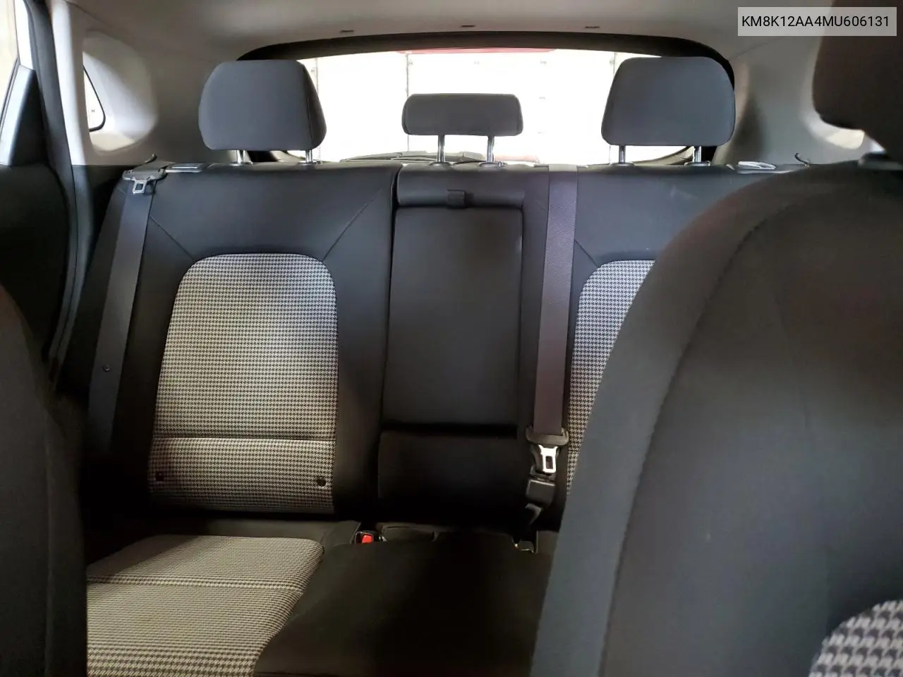 2021 Hyundai Kona Se VIN: KM8K12AA4MU606131 Lot: 65628655