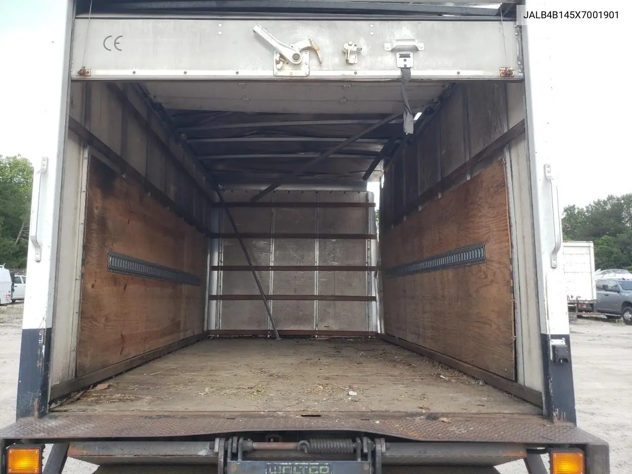 1999 Isuzu Npr VIN: JALB4B145X7001901 Lot: 55070825