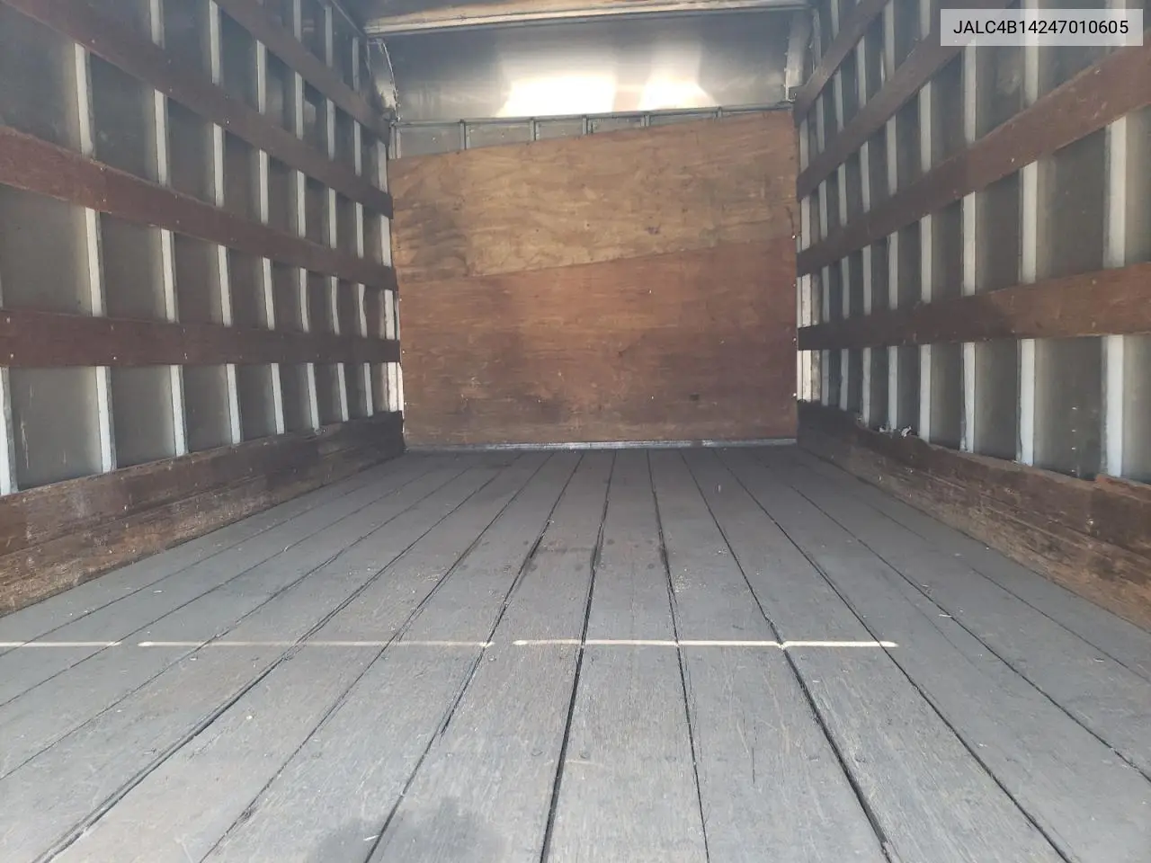 2004 Isuzu Npr VIN: JALC4B14247010605 Lot: 61645815