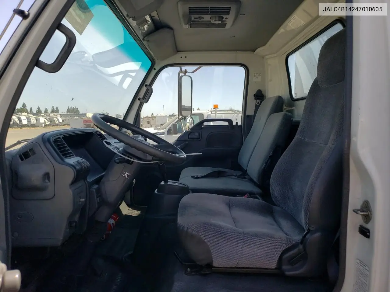 2004 Isuzu Npr VIN: JALC4B14247010605 Lot: 61645815