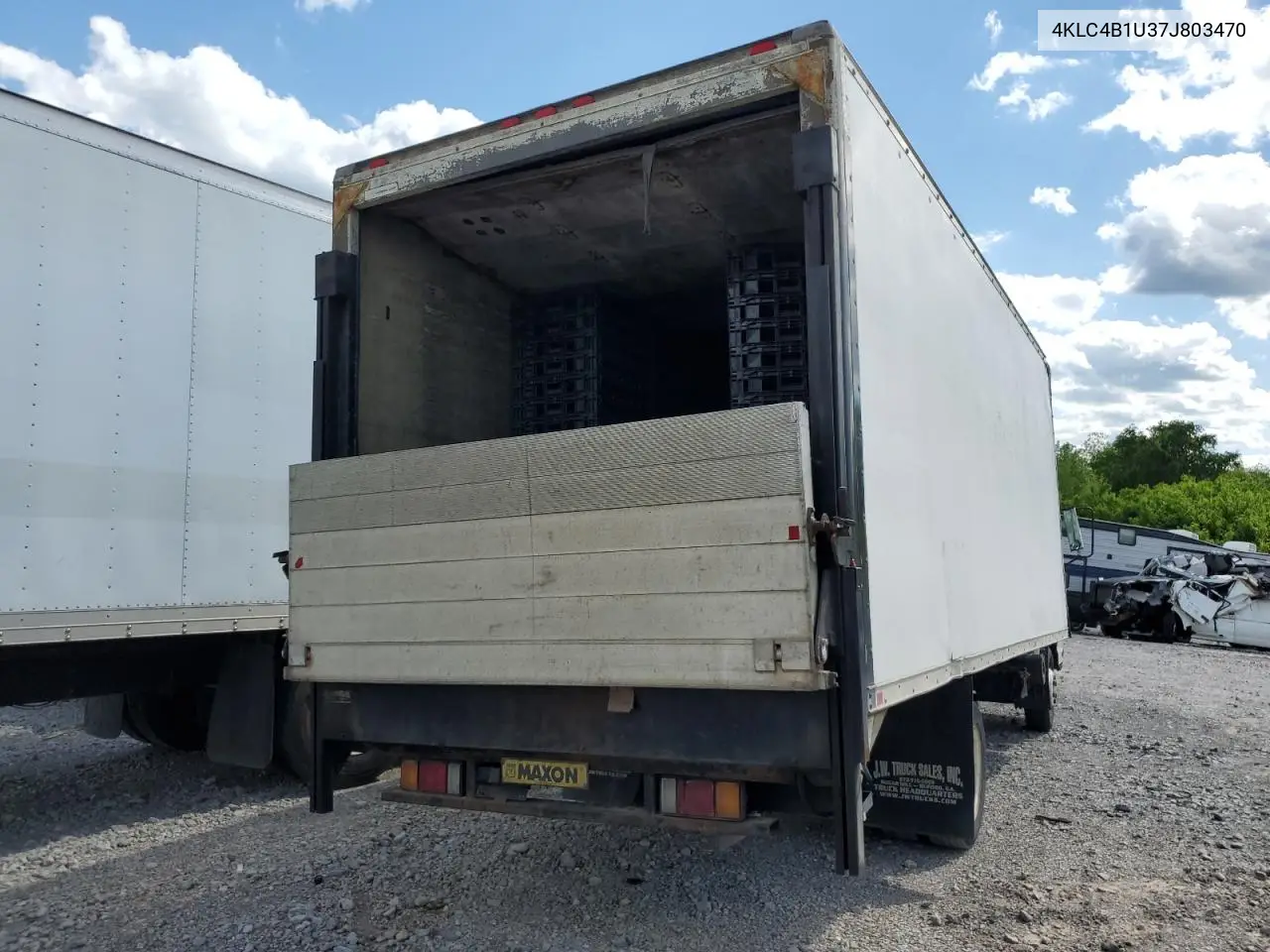 2007 Isuzu Npr VIN: 4KLC4B1U37J803470 Lot: 55756275