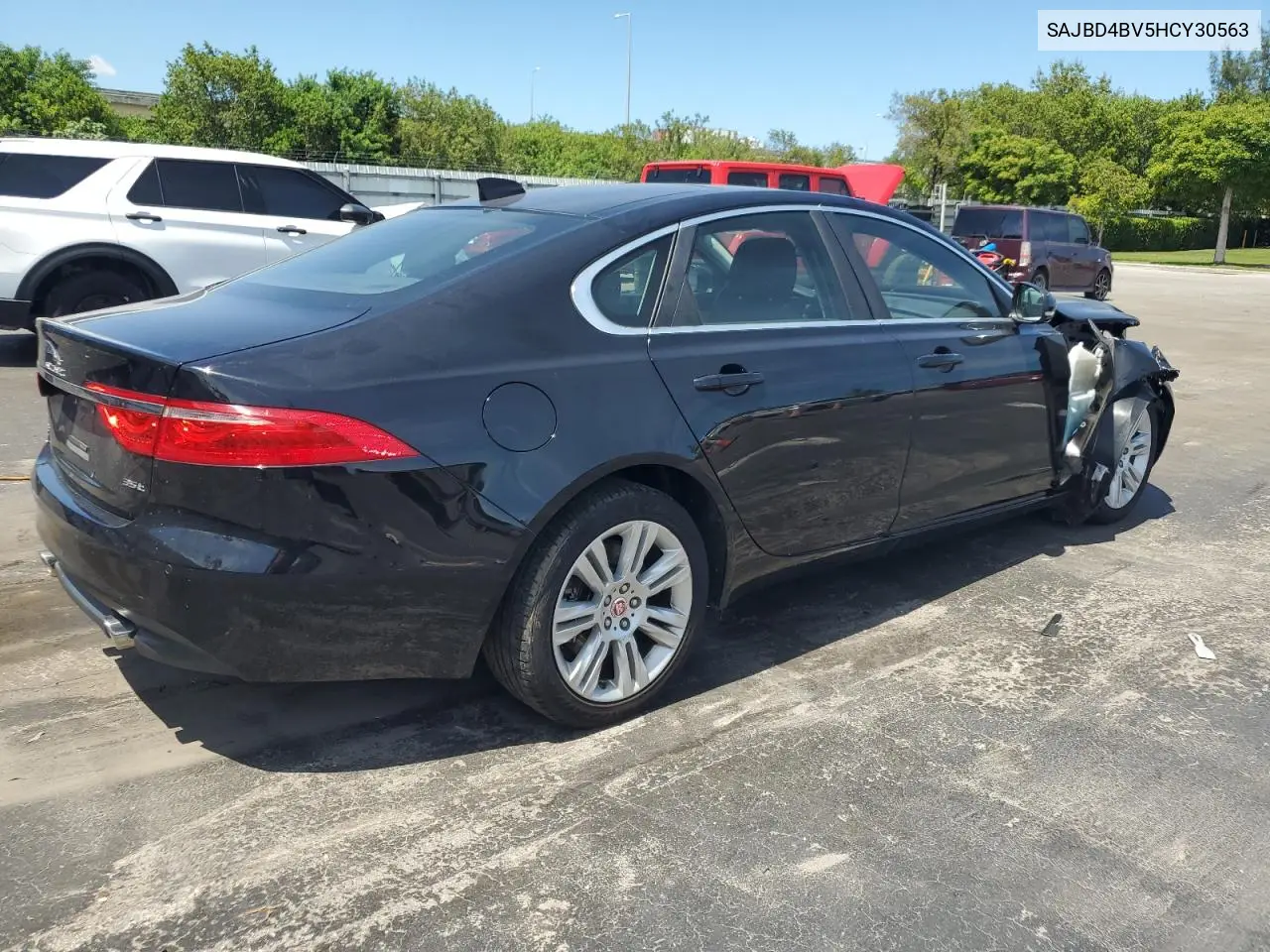 sajbd4bv5hcy30563 SAJBD4BV5HCY30563 2017 Jaguar Xf Premium