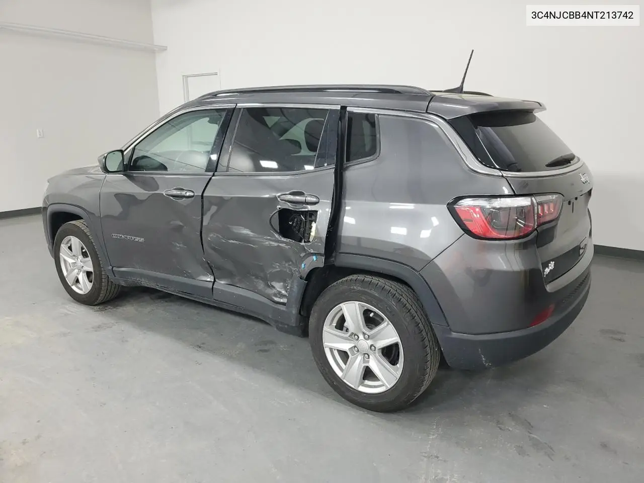 2022 Jeep Compass Latitude VIN: 3C4NJCBB4NT213742 Lot: 56679525