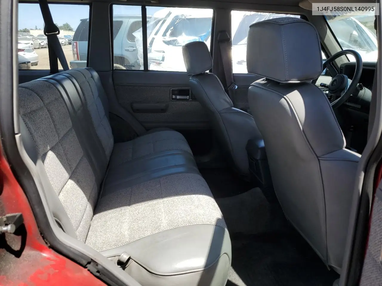 1992 Jeep Cherokee Laredo VIN: 1J4FJ58S0NL140995 Lot: 56705875
