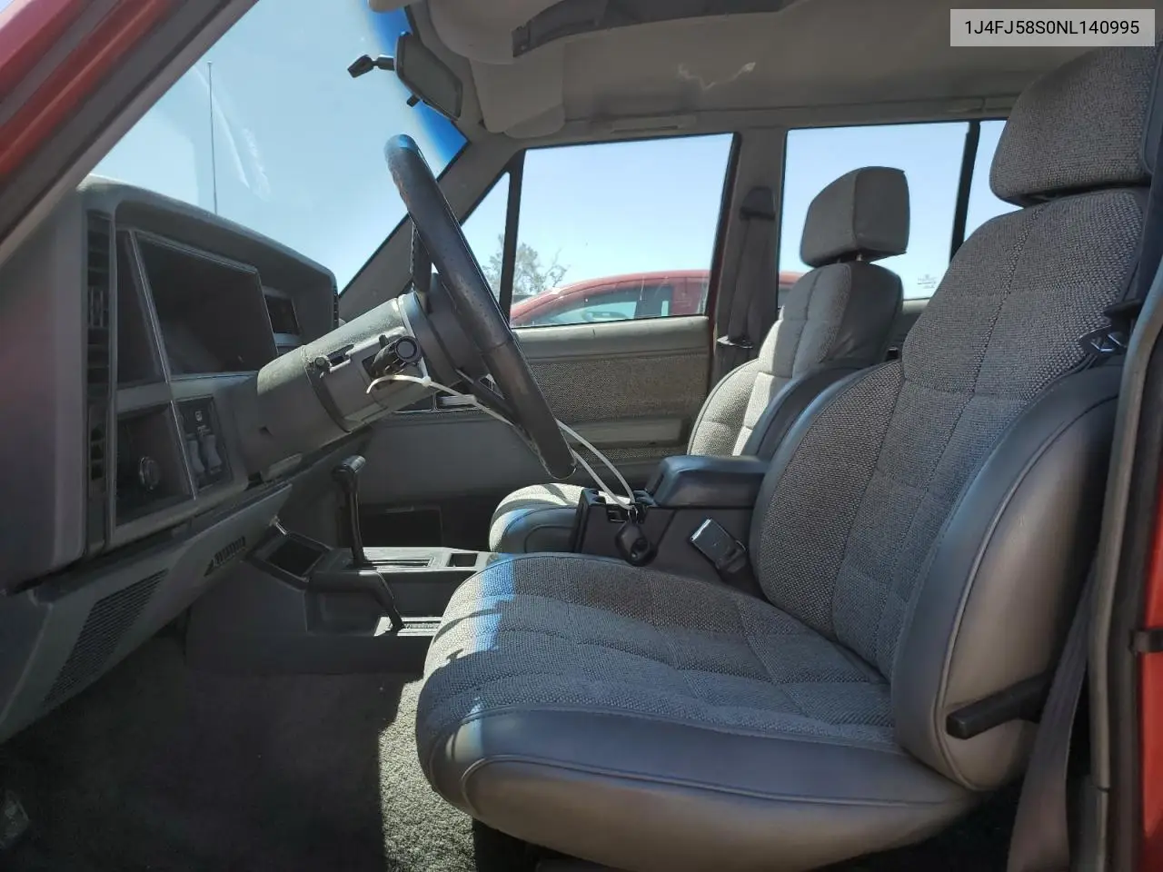 1992 Jeep Cherokee Laredo VIN: 1J4FJ58S0NL140995 Lot: 56705875