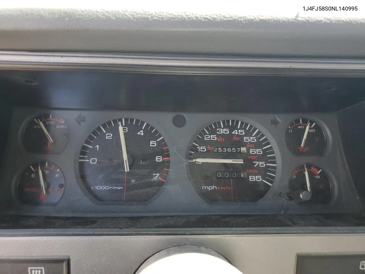 1992 Jeep Cherokee Laredo VIN: 1J4FJ58S0NL140995 Lot: 56705875