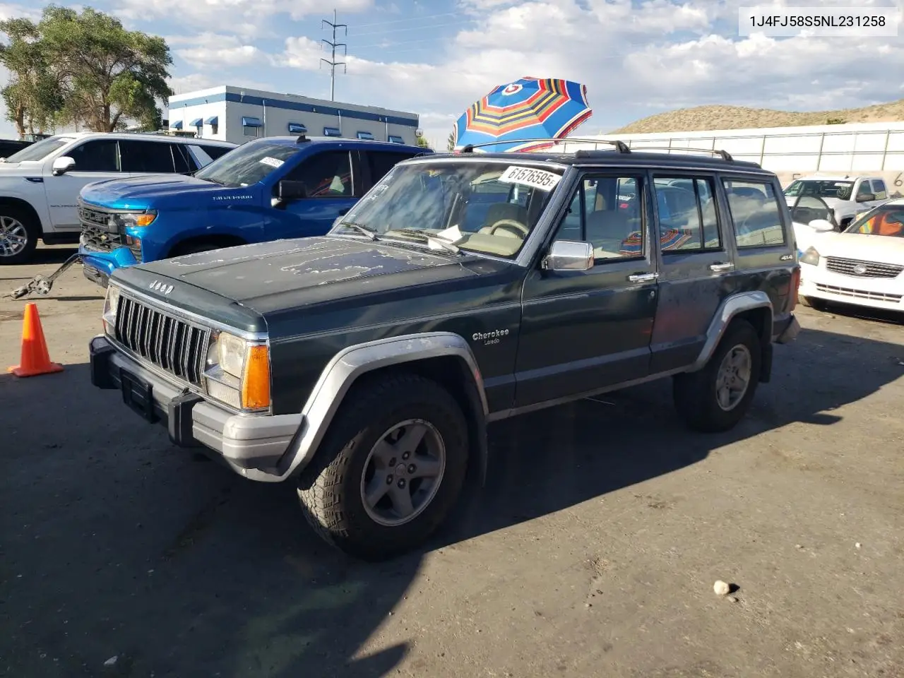 1992 Jeep Cherokee Laredo VIN: 1J4FJ58S5NL231258 Lot: 61576595