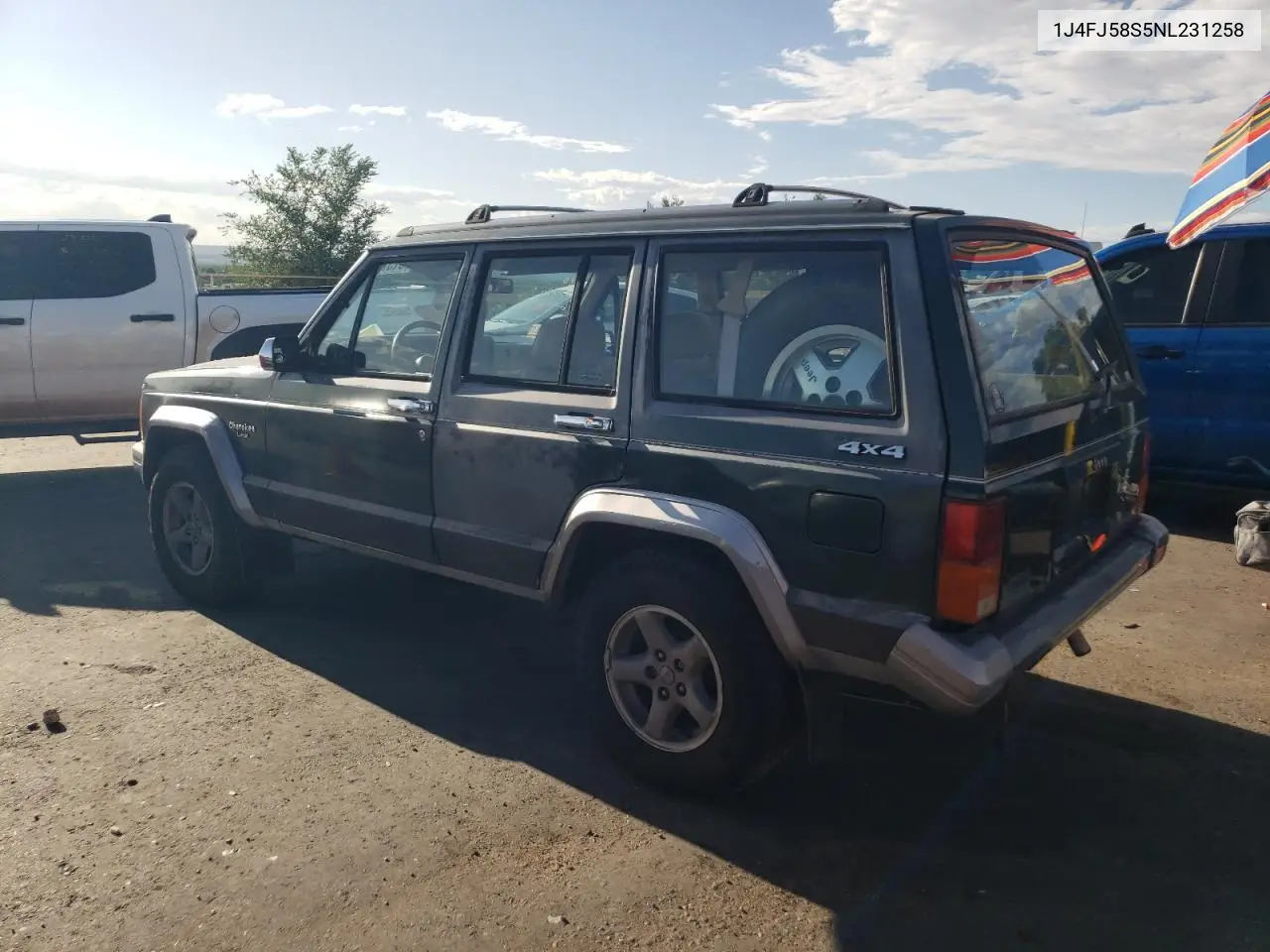 1992 Jeep Cherokee Laredo VIN: 1J4FJ58S5NL231258 Lot: 61576595