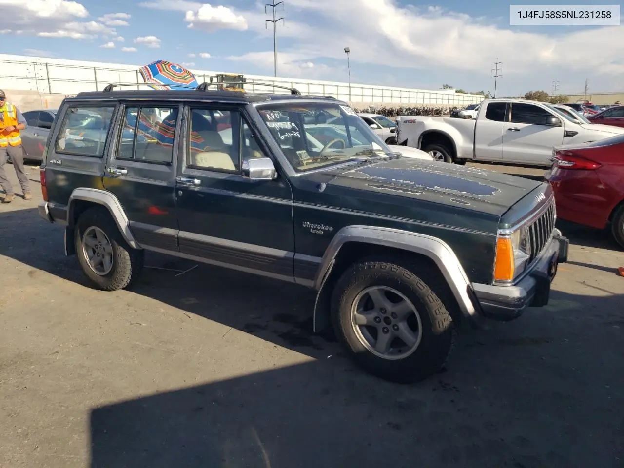 1992 Jeep Cherokee Laredo VIN: 1J4FJ58S5NL231258 Lot: 61576595