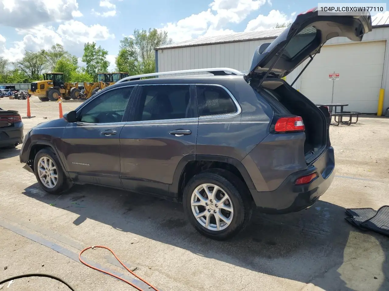 2016 Jeep Cherokee Latitude VIN: 1C4PJLCBXGW177110 Lot: 56589375