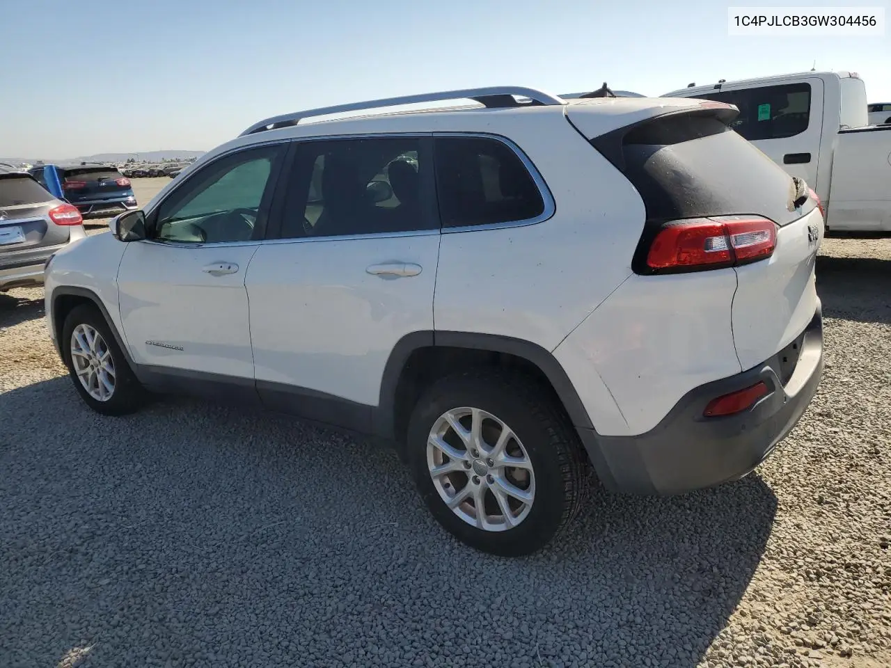 2016 Jeep Cherokee Latitude VIN: 1C4PJLCB3GW304456 Lot: 63316415