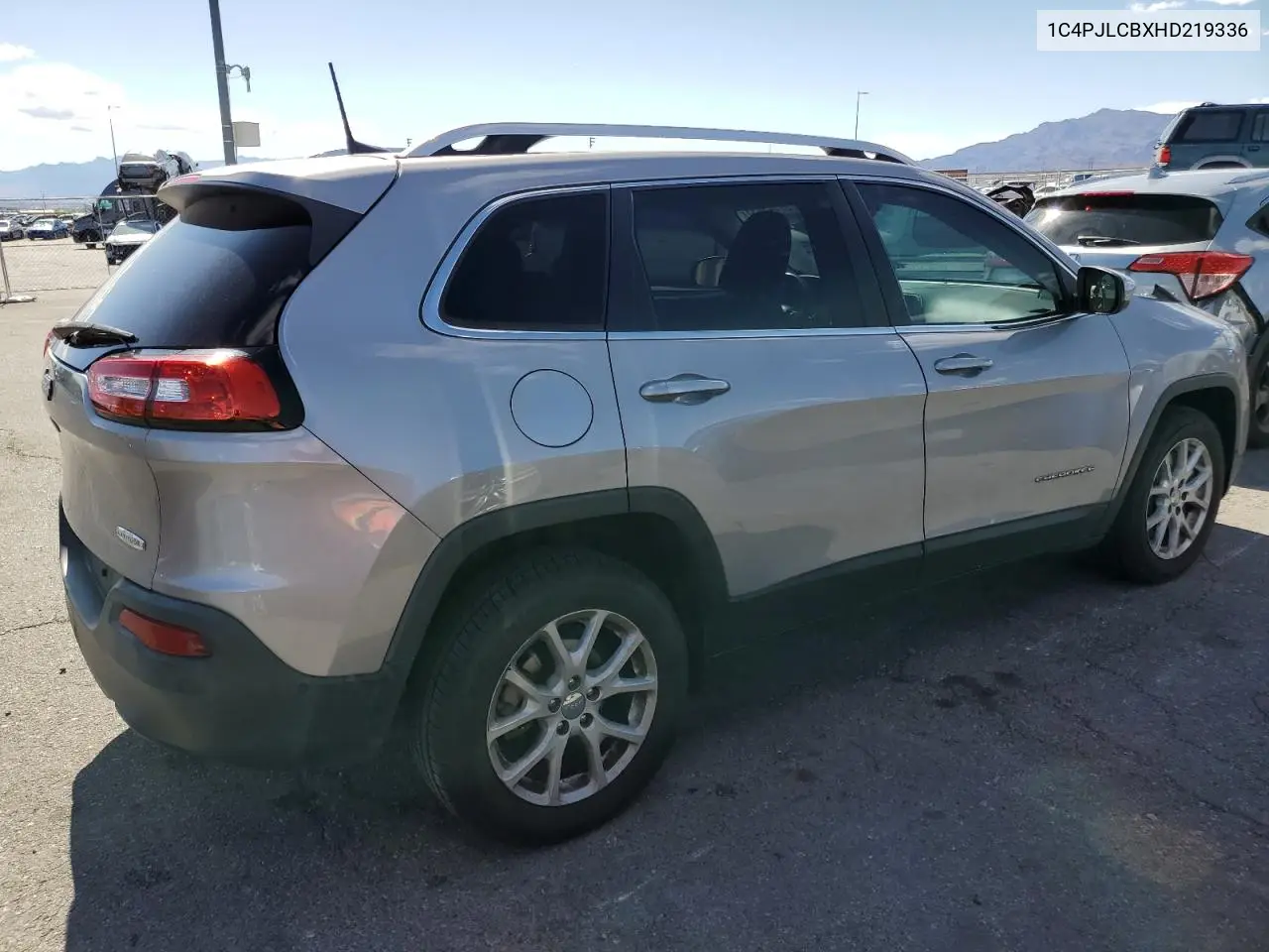 1c4pjlcbxhd219336 1C4PJLCBXHD219336 2017 Jeep Cherokee Latitude