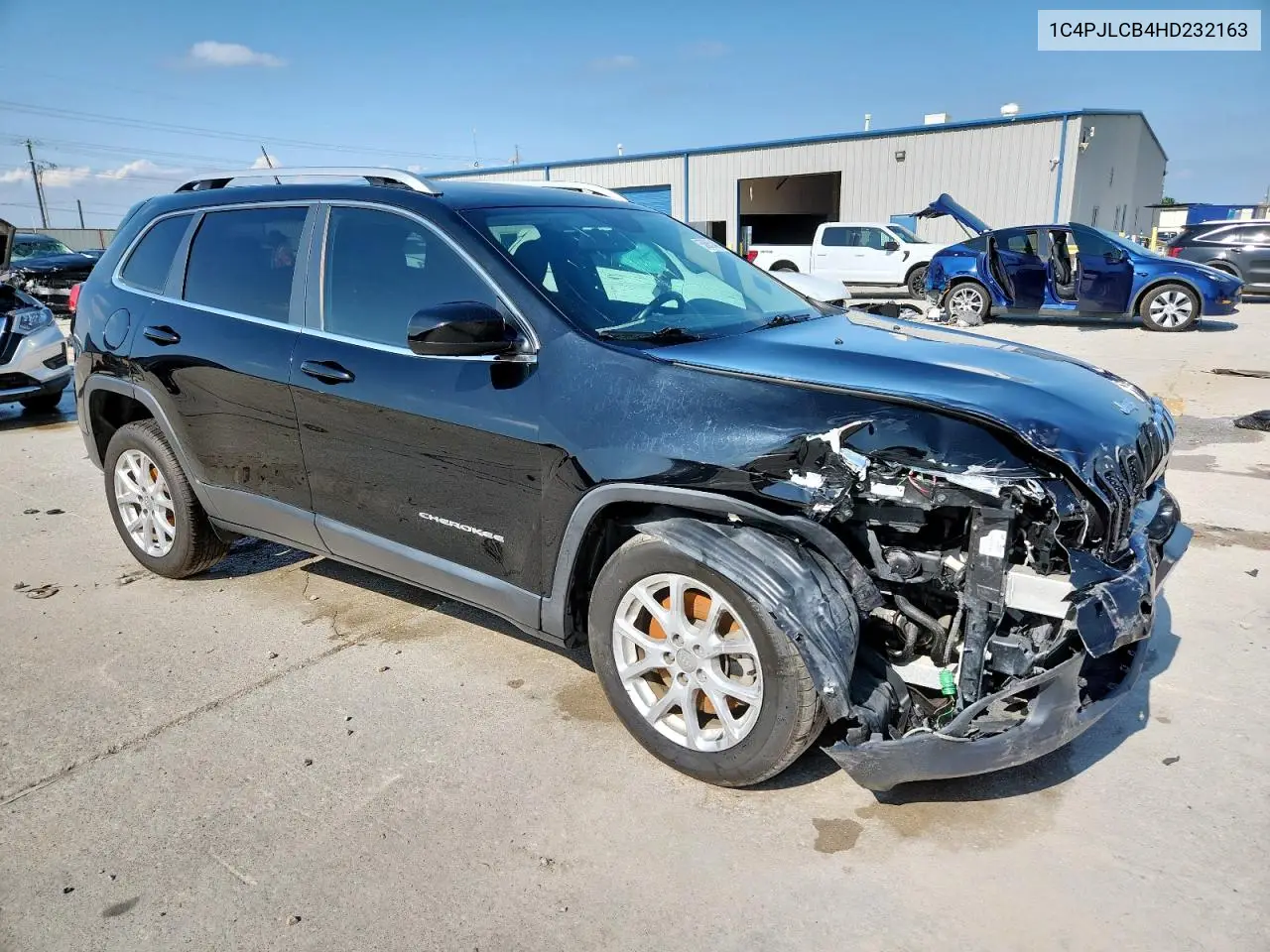 2017 Jeep Cherokee Latitude VIN: 1C4PJLCB4HD232163 Lot: 58853485