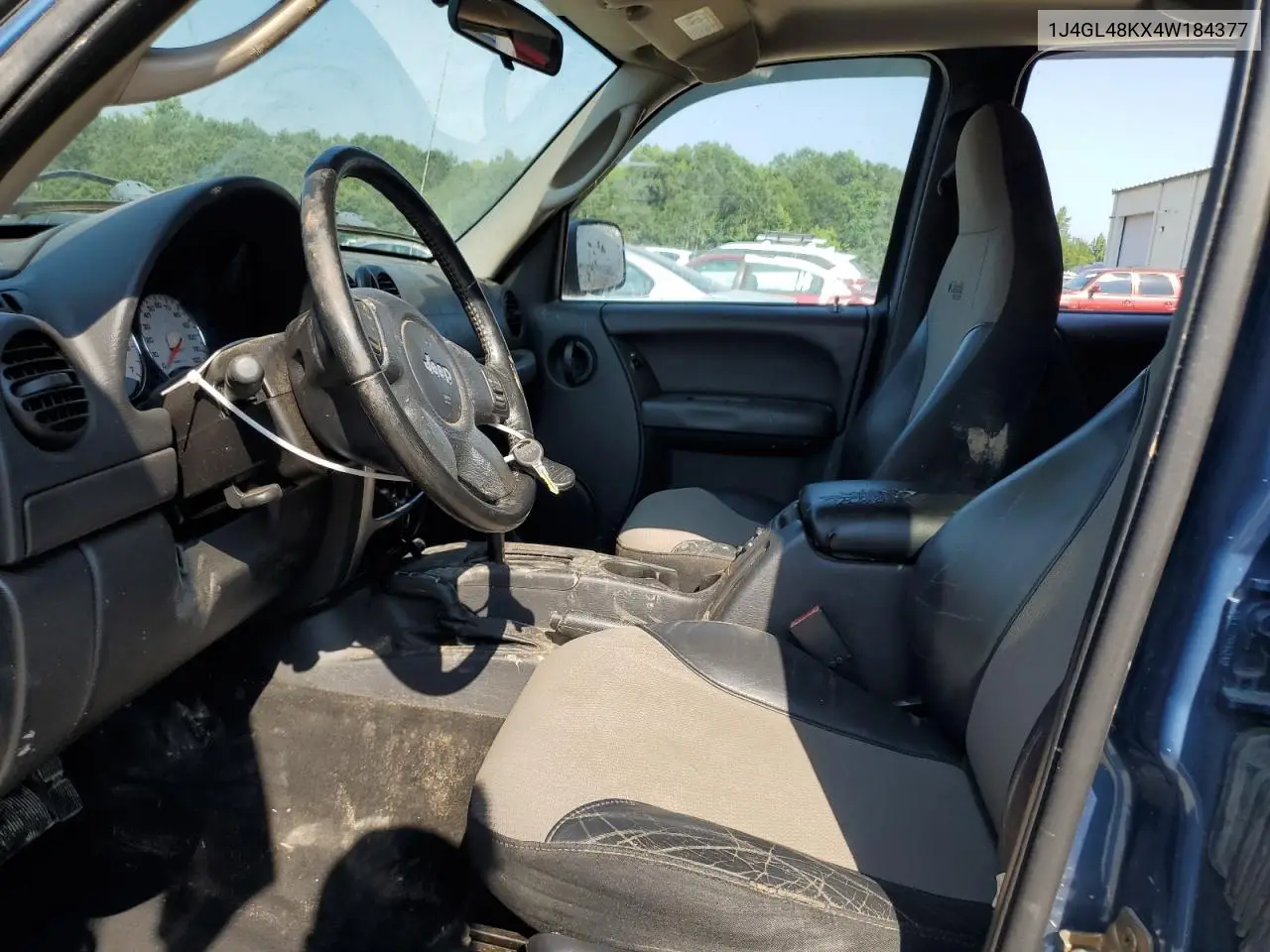2004 Jeep Liberty Sport VIN: 1J4GL48KX4W184377 Lot: 62141355
