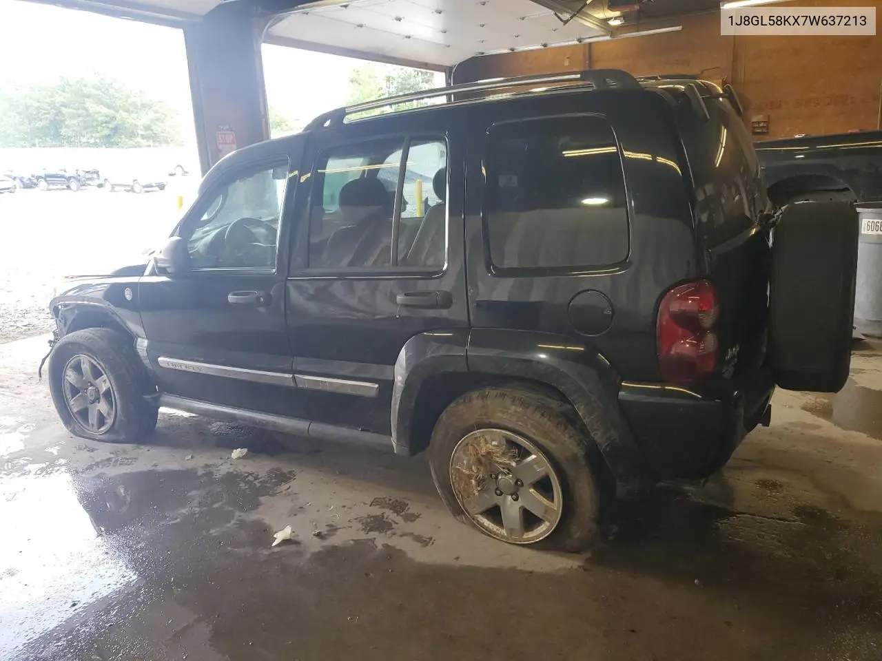 2007 Jeep Liberty Limited VIN: 1J8GL58KX7W637213 Lot: 62835895