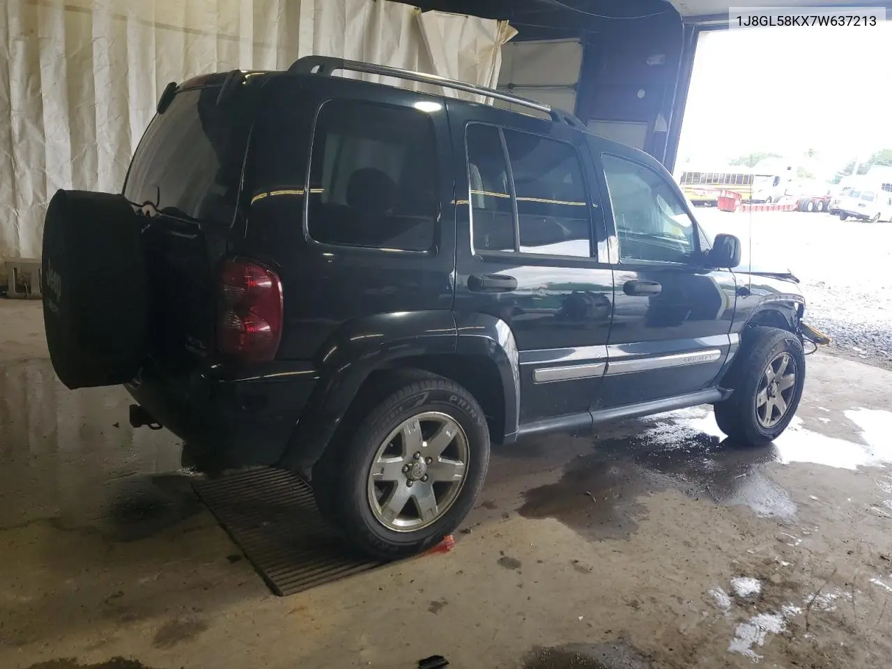 2007 Jeep Liberty Limited VIN: 1J8GL58KX7W637213 Lot: 62835895
