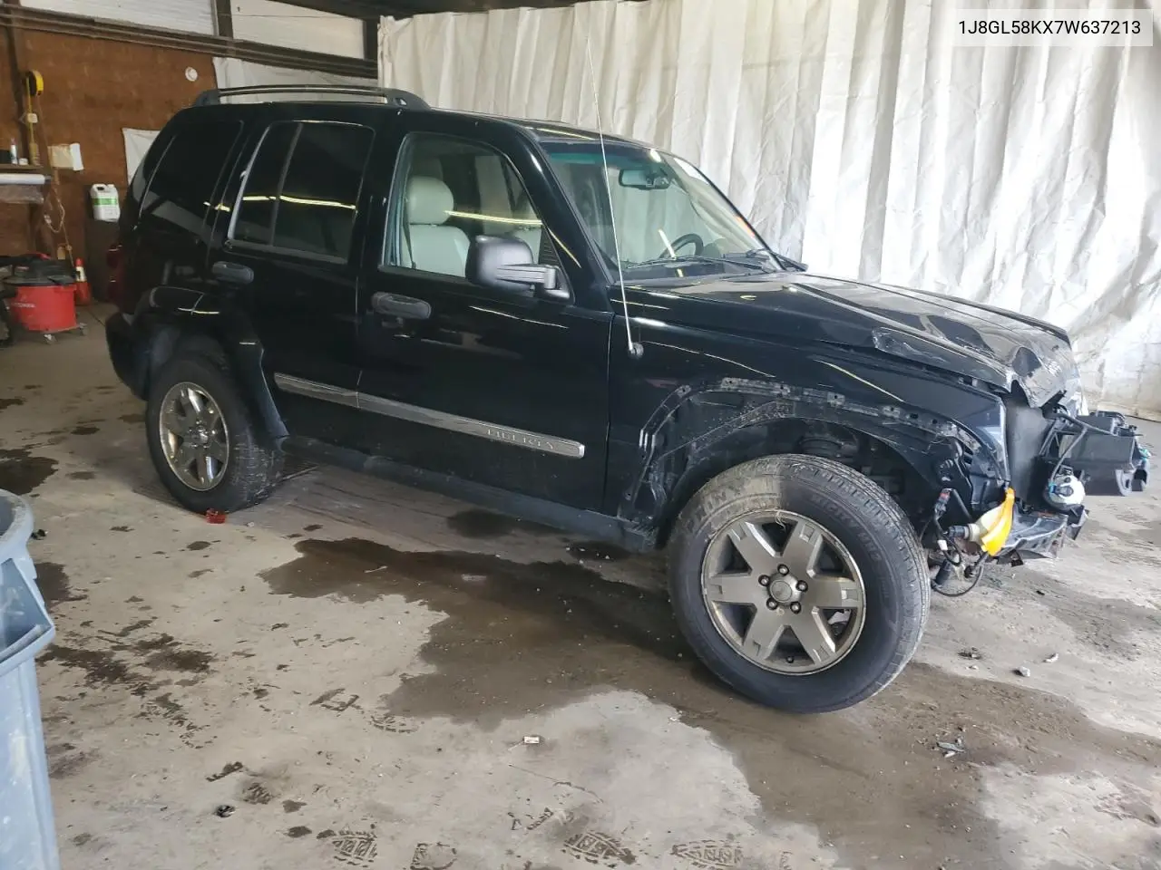 2007 Jeep Liberty Limited VIN: 1J8GL58KX7W637213 Lot: 62835895