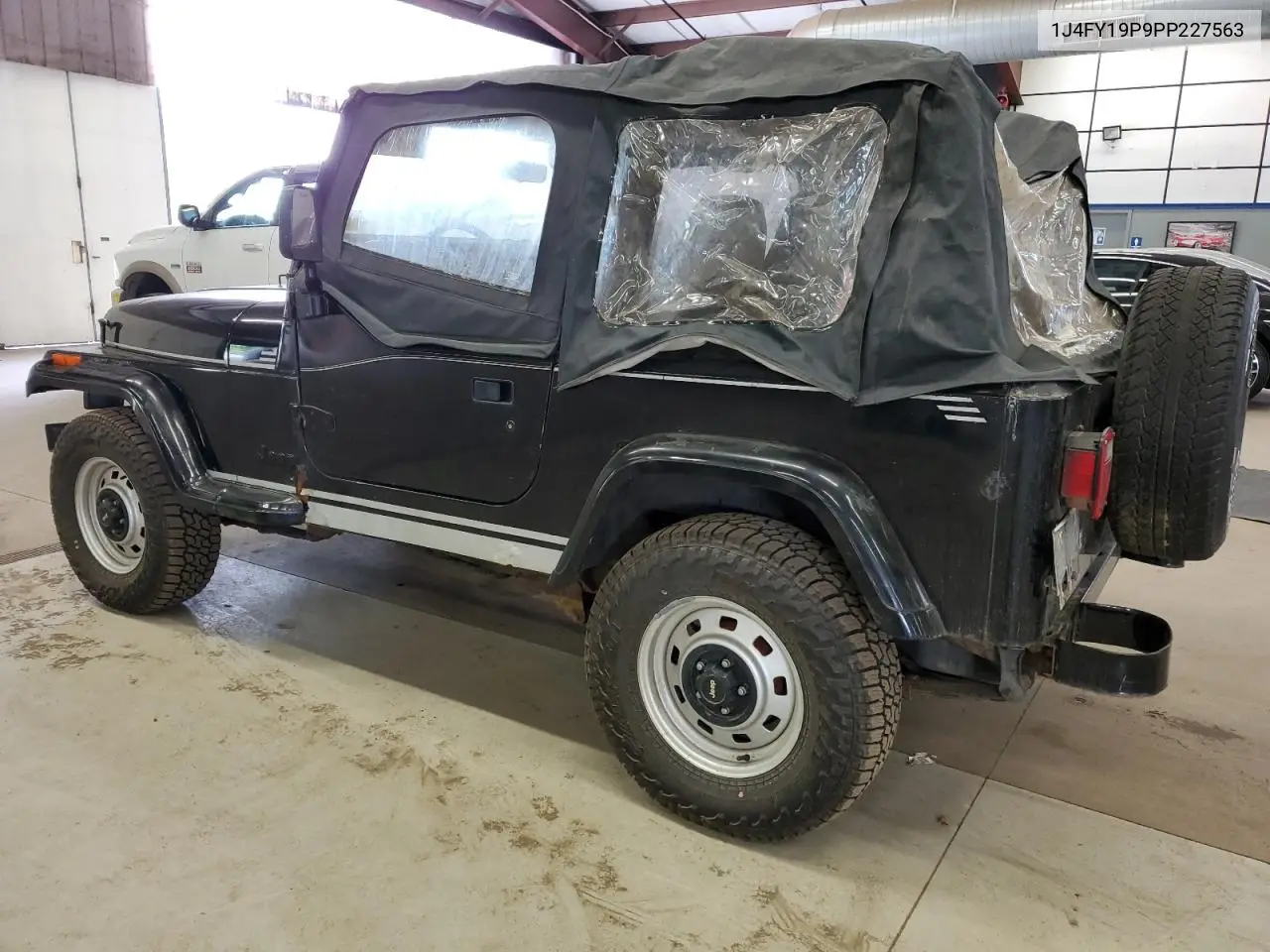 1993 Jeep Wrangler / Yj S VIN: 1J4FY19P9PP227563 Lot: 60095405
