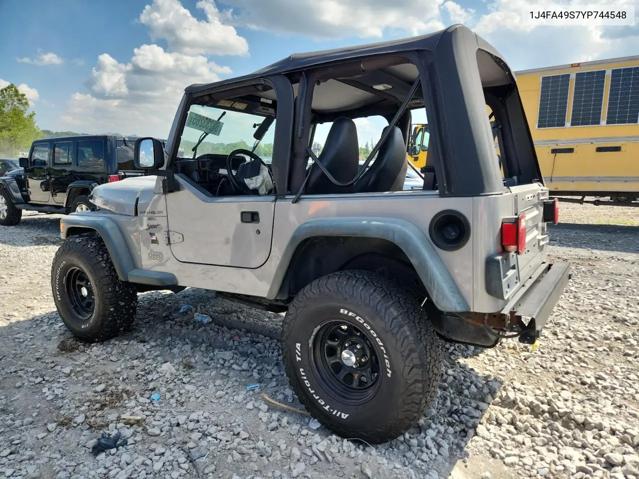 2000 Jeep Wrangler / Tj Sport VIN: 1J4FA49S7YP744548 Lot: 63233265