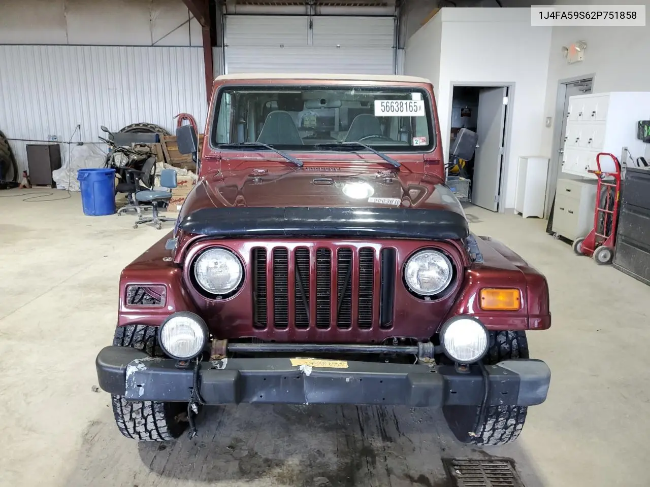 2002 Jeep Wrangler / Tj Sahara VIN: 1J4FA59S62P751858 Lot: 56638165