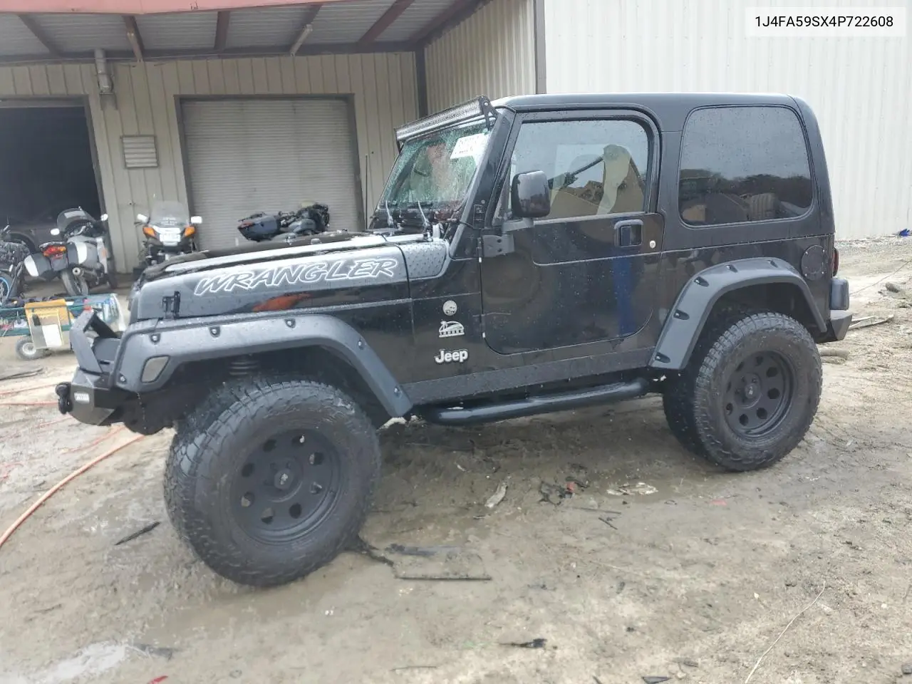 2004 Jeep Wrangler / Tj Sahara VIN: 1J4FA59SX4P722608 Lot: 51223345