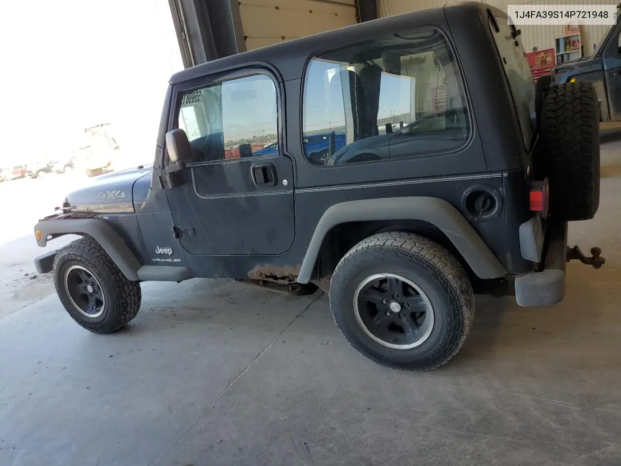 2004 Jeep Wrangler X VIN: 1J4FA39S14P721948 Lot: 55998195