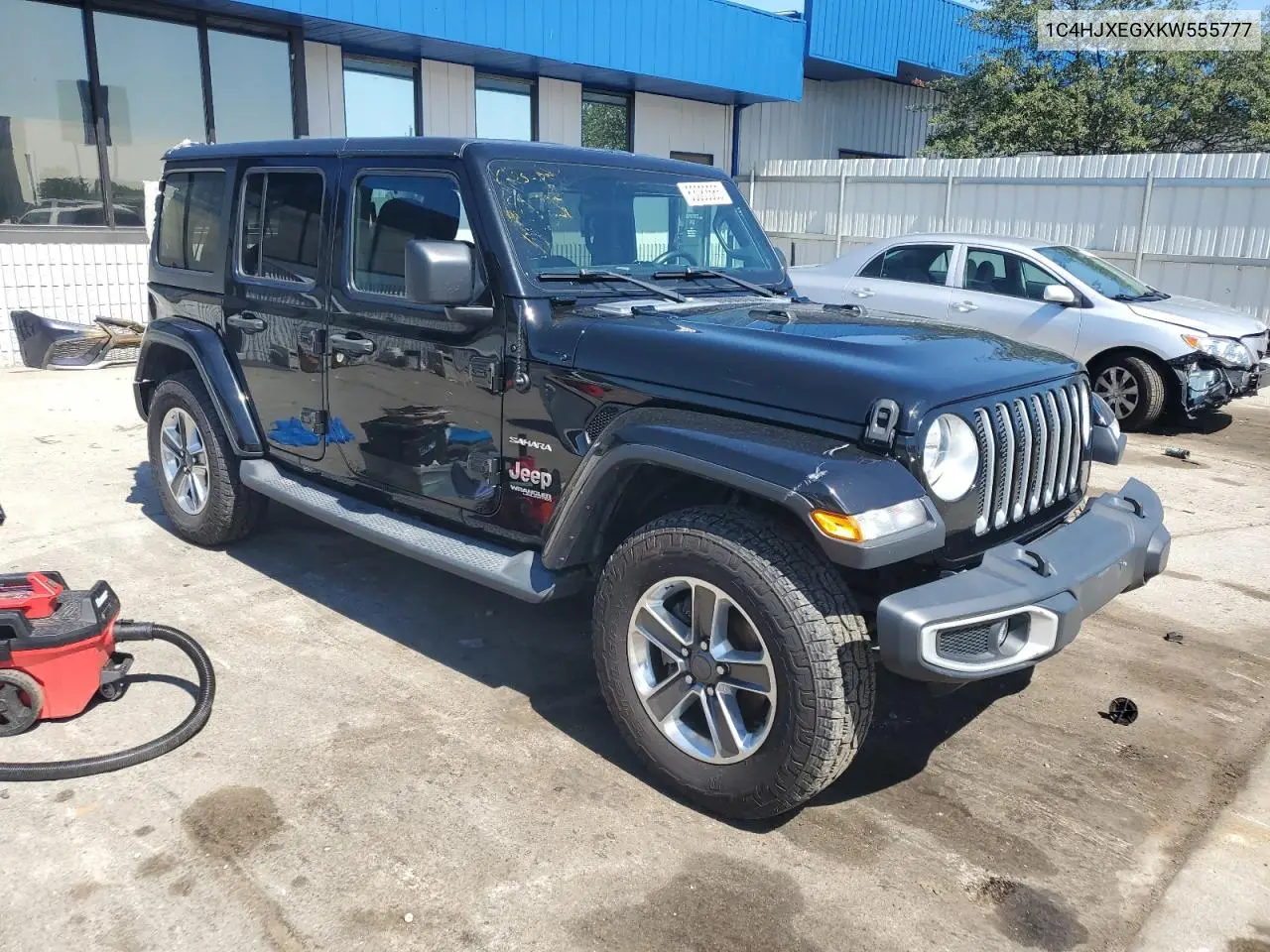 2019 Jeep Wrangler Unlimited Sahara VIN: 1C4HJXEGXKW555777 Lot: 63083565