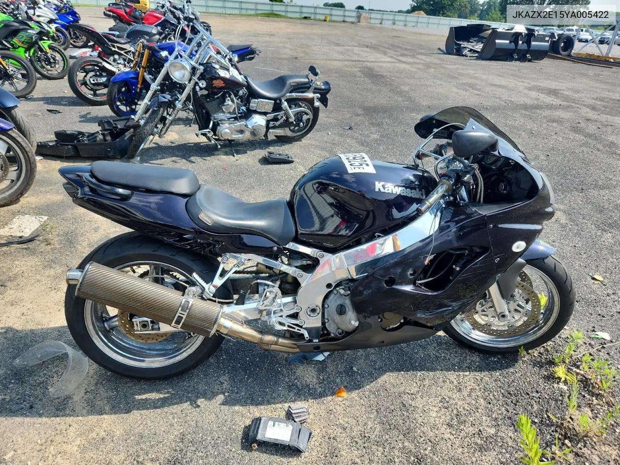 2000 Kawasaki Zx900 E VIN: JKAZX2E15YA005422 Lot: 63785925