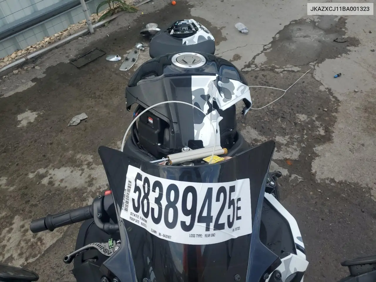 2011 Kawasaki Zx1000 J VIN: JKAZXCJ11BA001323 Lot: 58389425