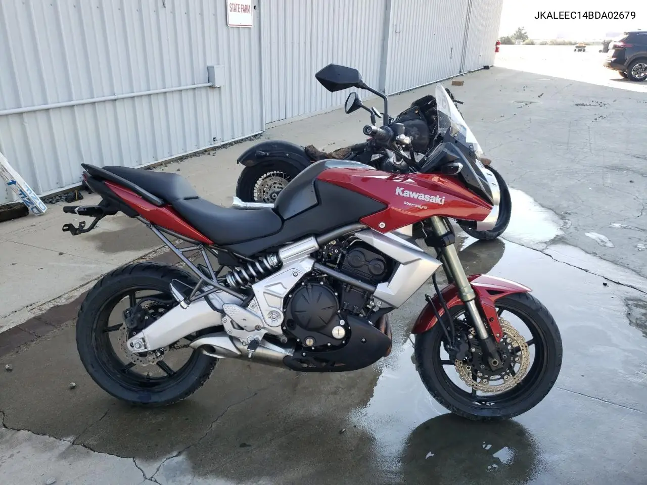 2011 Kawasaki Le650 C VIN: JKALEEC14BDA02679 Lot: 63491975