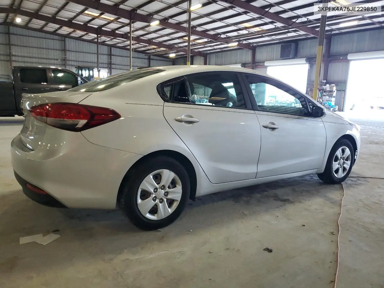 2018 Kia Forte Lx VIN: 3KPFK4A76JE229850 Lot: 65588725
