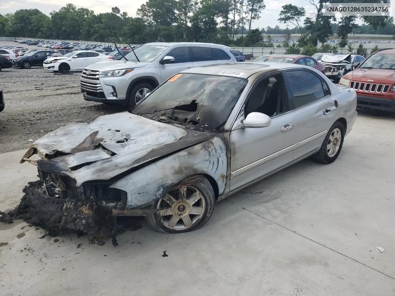 2003 Kia Optima Lx VIN: KNAGD128635234756 Lot: 56122915