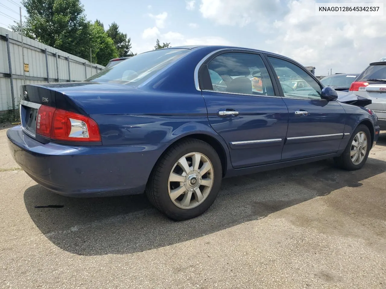 2004 Kia Optima Lx VIN: KNAGD128645342537 Lot: 56088014