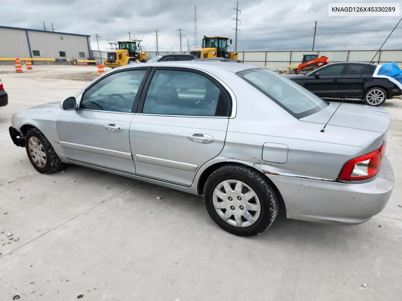 2004 Kia Optima Lx VIN: KNAGD126X45330289 Lot: 60424745
