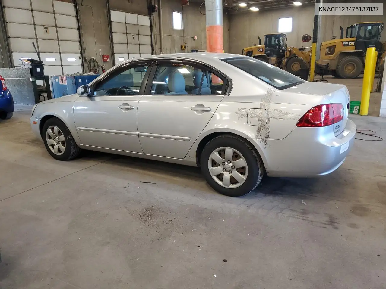2007 Kia Optima Lx VIN: KNAGE123475137837 Lot: 55548245