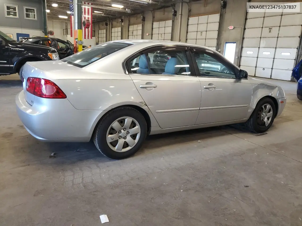 2007 Kia Optima Lx VIN: KNAGE123475137837 Lot: 55548245