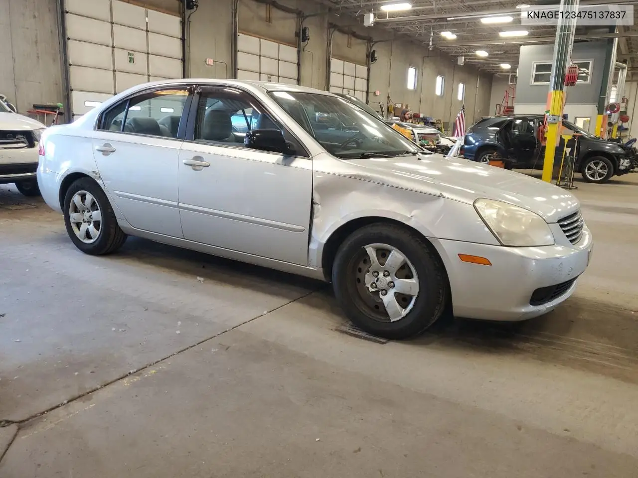 2007 Kia Optima Lx VIN: KNAGE123475137837 Lot: 55548245