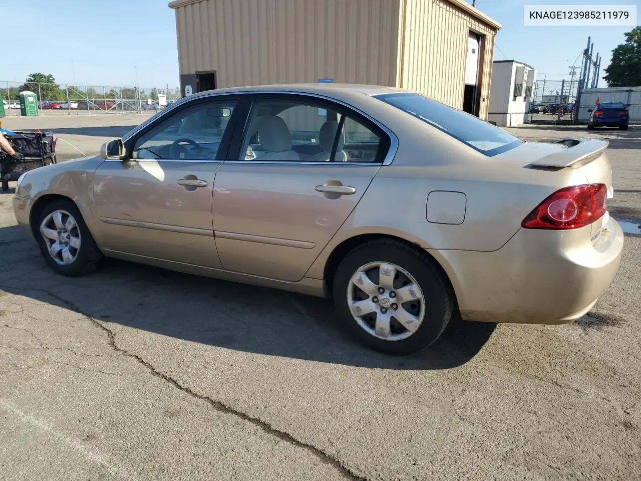 2008 Kia Optima Lx VIN: KNAGE123985211979 Lot: 61723275