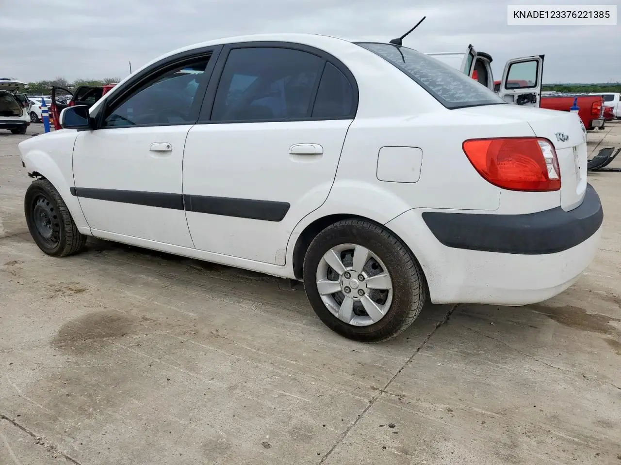 2007 Kia Rio Base VIN: KNADE123376221385 Lot: 51163535