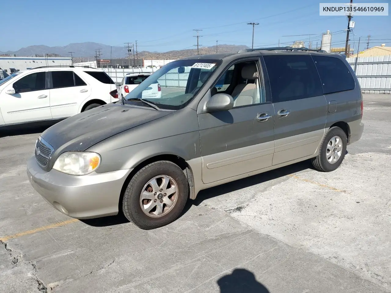 2004 Kia Sedona Ex VIN: KNDUP131546610969 Lot: 61212405
