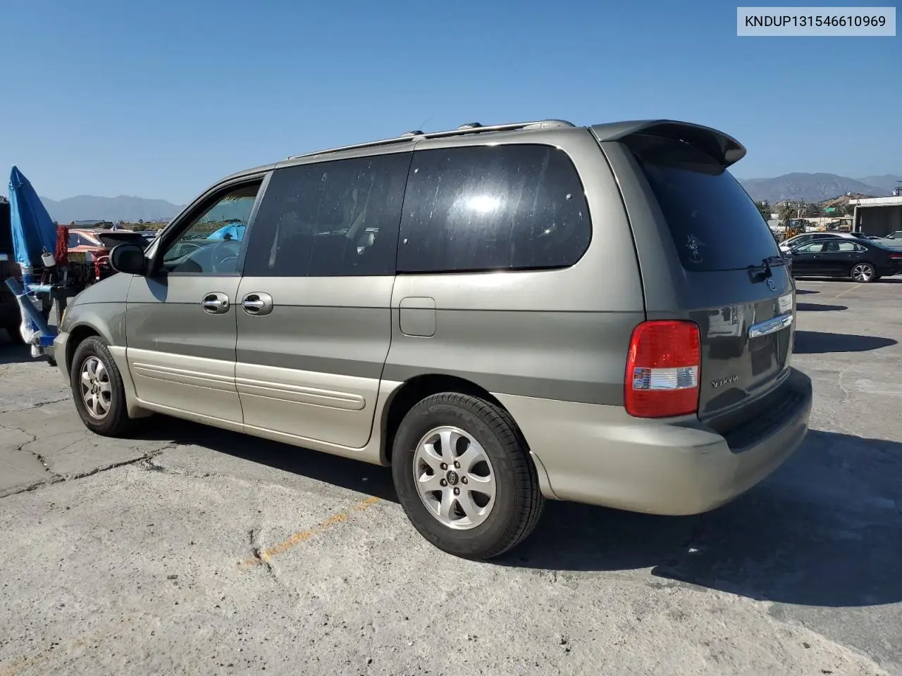 2004 Kia Sedona Ex VIN: KNDUP131546610969 Lot: 61212405